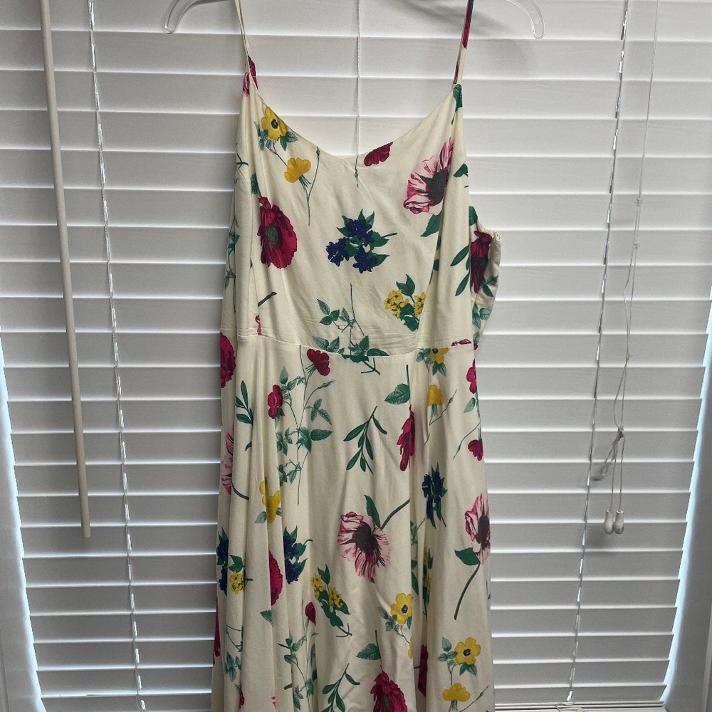 Short creme dress with flowers